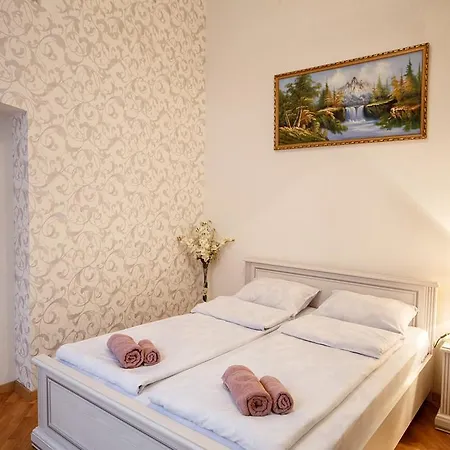 Teatralnaya Apartment *